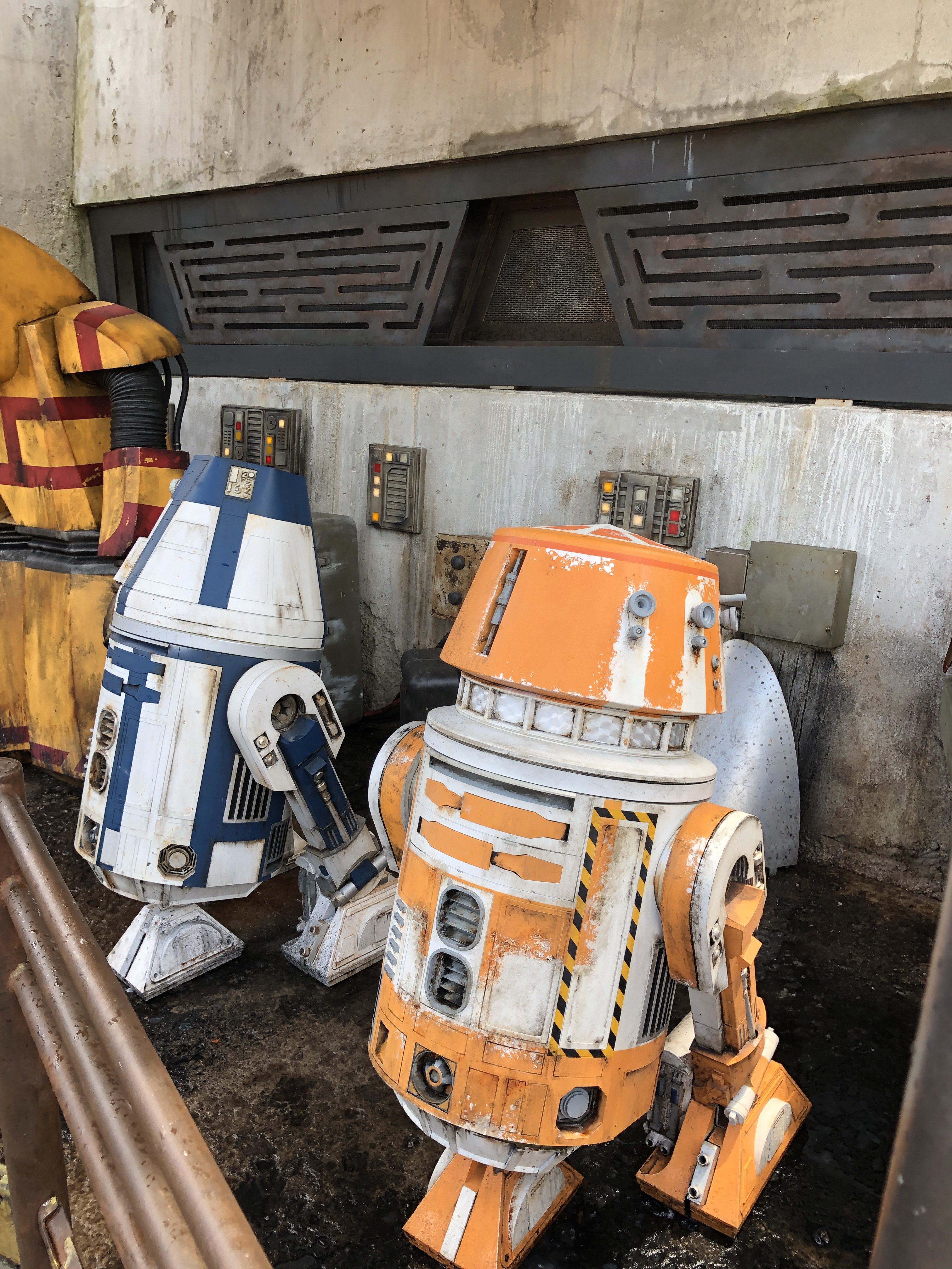 Droids on Batuu at StarWars Galaxy's Edge